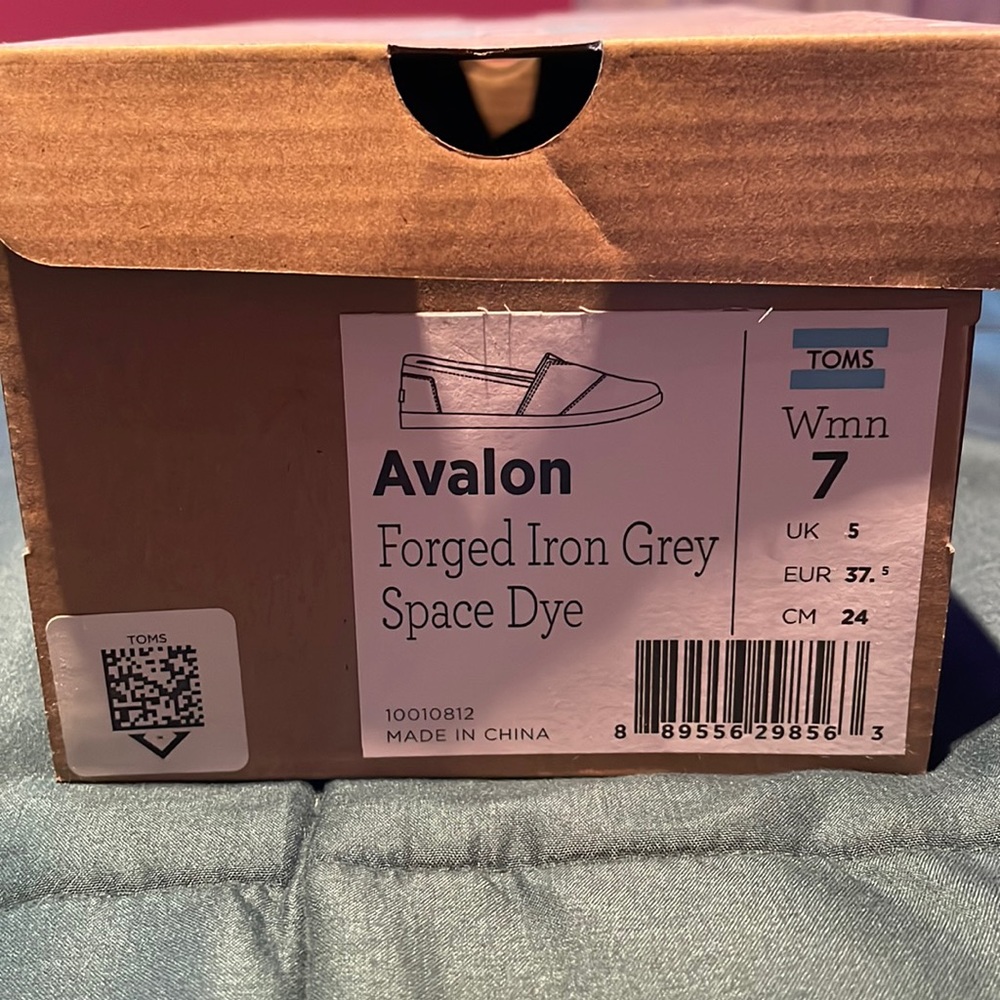 BNWT Women’s Toms Avalon Size 7